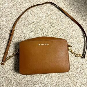 Jet Set Large Saffiano Leather Crossbody Bag